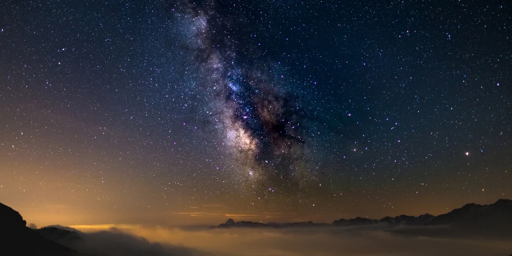 Starry night sky with words : Look up at the stars, wishing you a happy winter solstice from evergreen taiji
